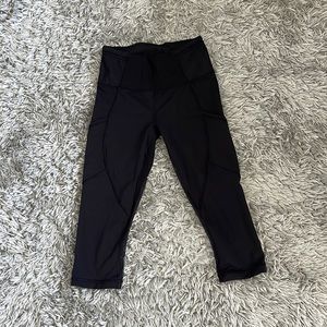 Lululemon black crops